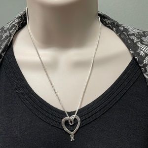 NWOT Valentine necklace